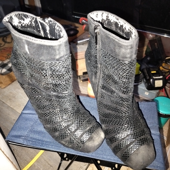 Heels - Picture 1 of 3